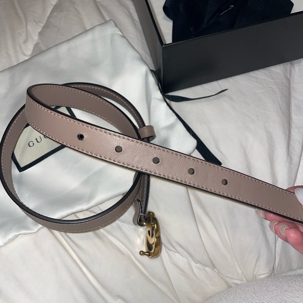 Gucci Women's Brown Leather Belt with Gold GG Buckle - Picture 4 of 6